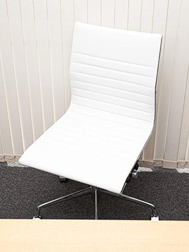 ホワイトチェア